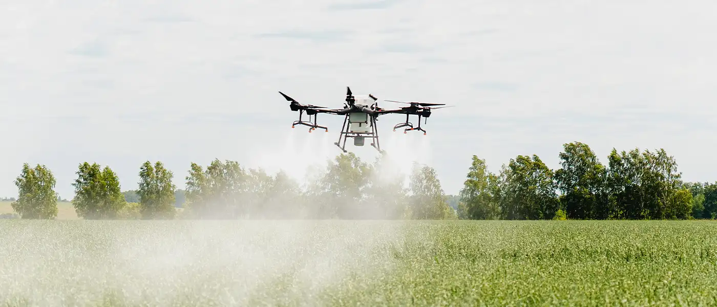 dron w rolnictwie oprysk