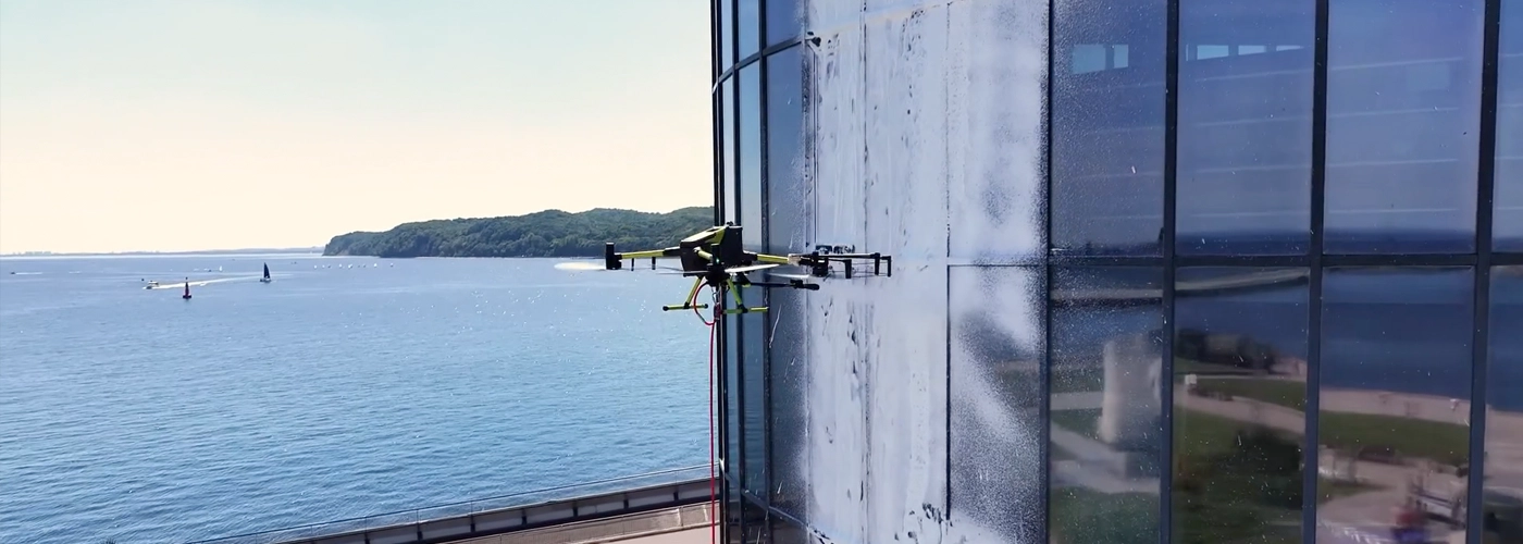  DCS_-_Czy_dron_zastapi_podnosnik_drone_cleaning_solutions_mycie_elewacji_dronem