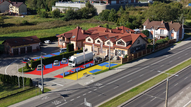 Salon Megadron w Gdyni - miejsca parkingowe