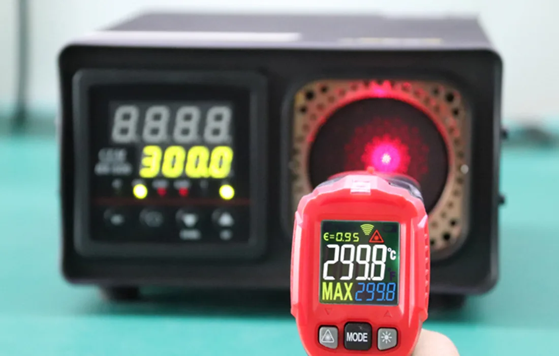 Termometr na podczerwień Habotest HT650B z przyciskami funkcyjnymi