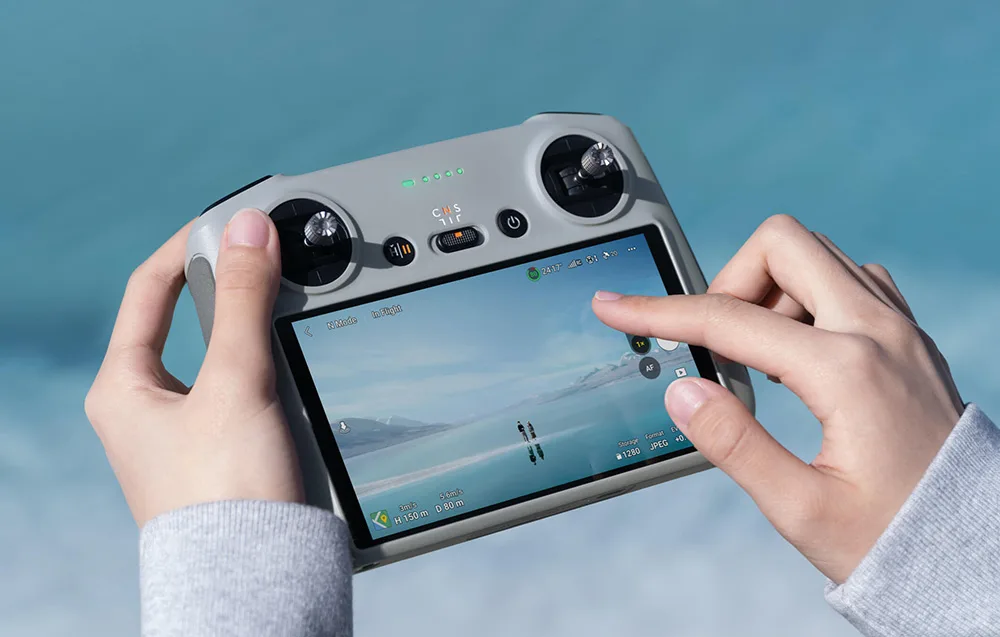 Kontroler DJI RC z wbudowanym ekranem