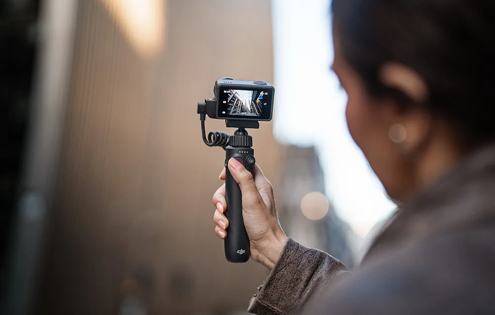 Elementy sterowania i szybkozłączka magnetyczna uchwytu DJI Osmo Action