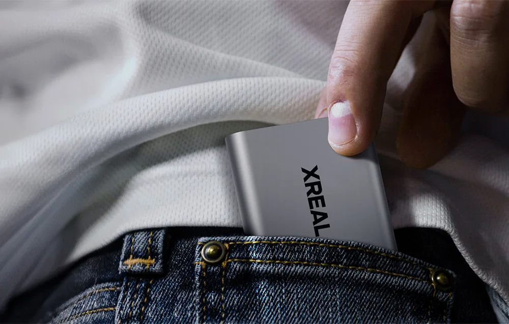 Adapter XREAL HUB do ładowania w użyciu