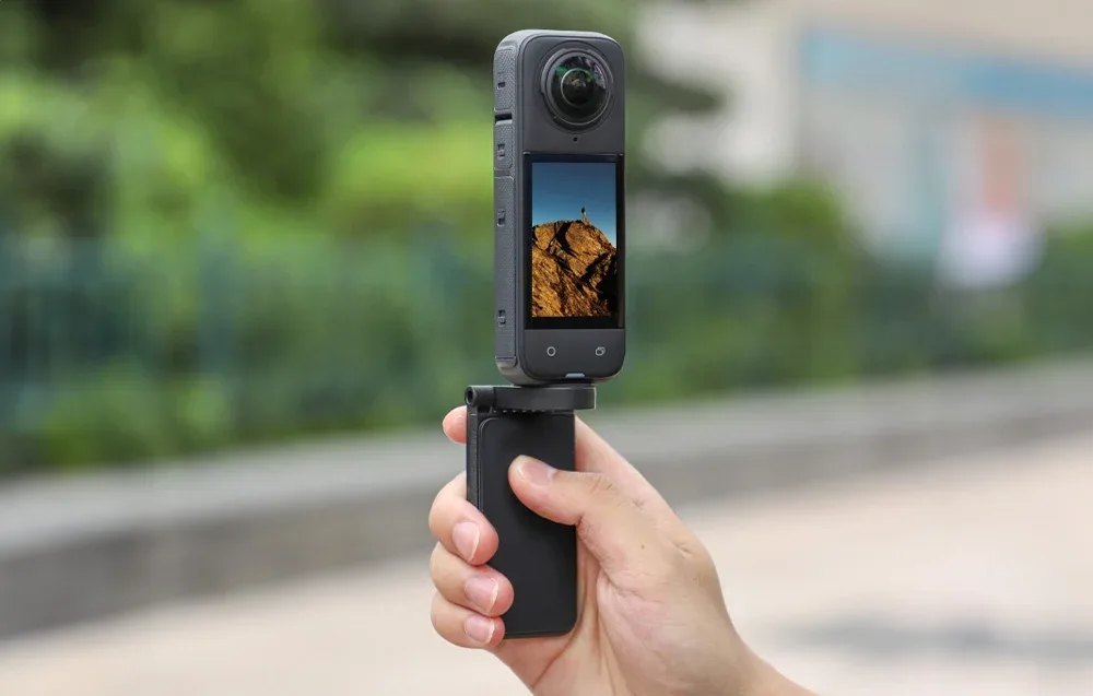 Sunnylife holder and magnetic mount for Insta360 X4
