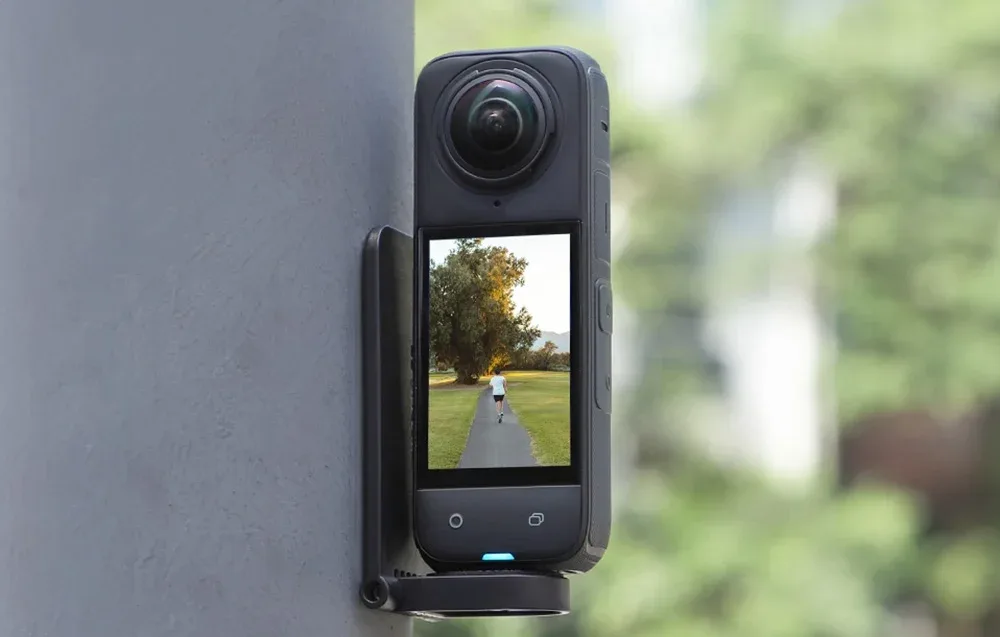 Sunnylife holder and magnetic mount for Insta360 X4