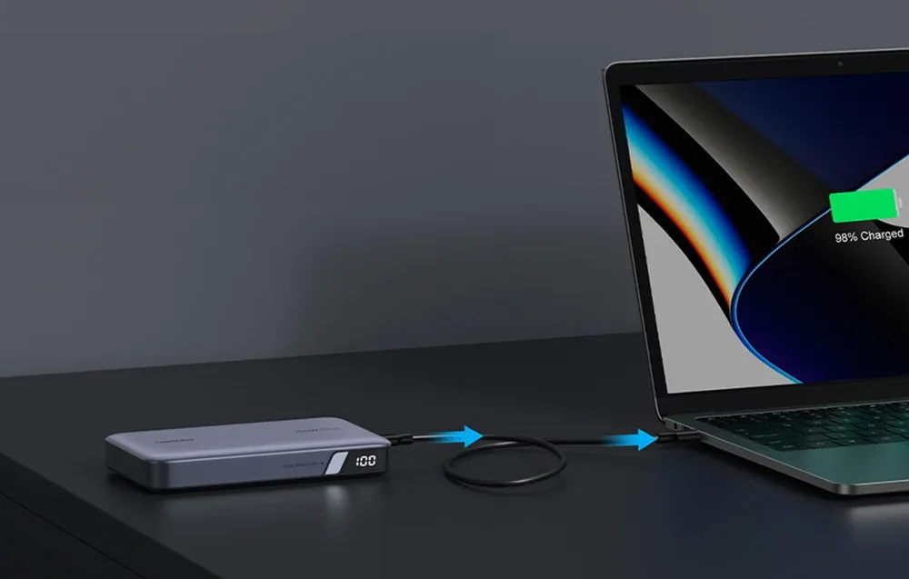 Powerbank Ugreen PB720 w podróży