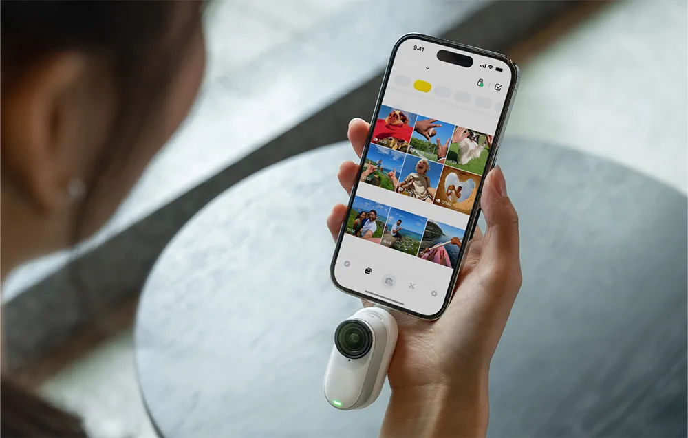 Charging Insta360 GO 3 or GO 3S with the memory card reader
