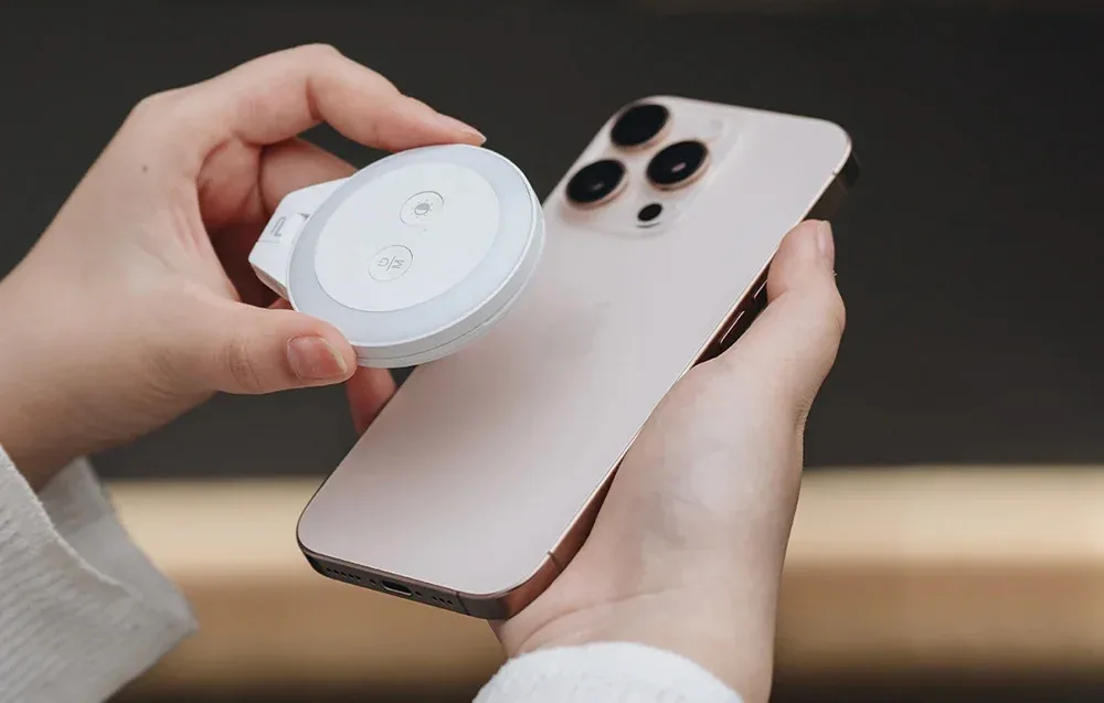 Magnetic mounting system of the PGYTech MagGlow phone light
