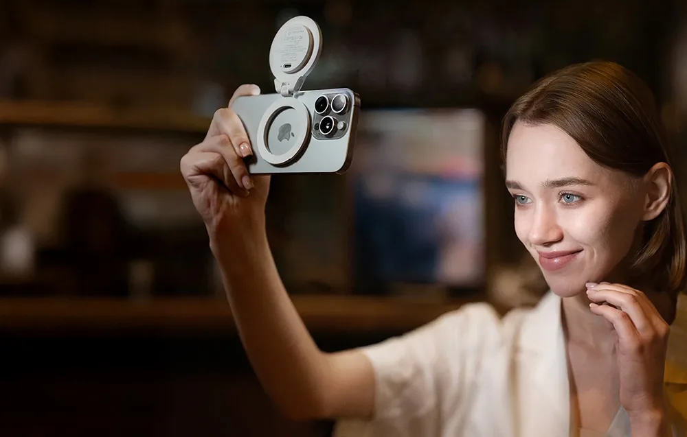 Compact and lightweight PGYTech MagGlow phone light in gray