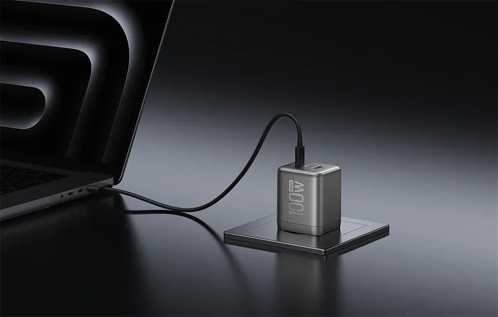 Laptop charging with the EcoFlow RAPID Pro 100W wall charger