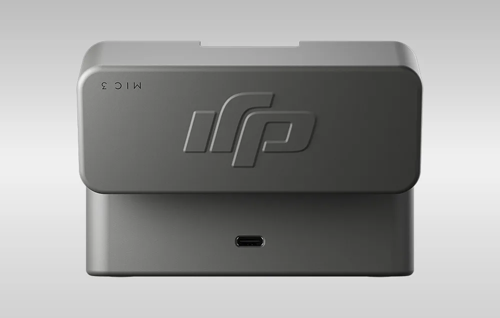 otwarte etui ładujące z logo dji