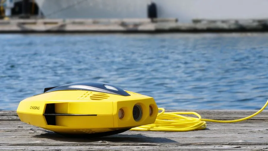 Chasing Dory underwater drone in Navy Blue