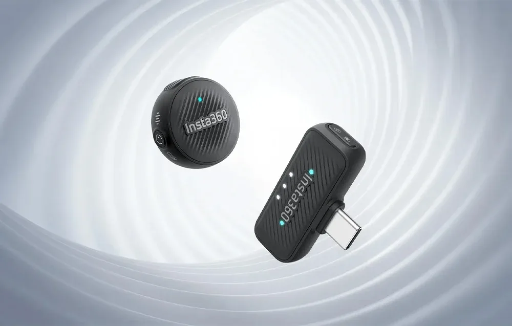 Приймач і передавач Insta360 Mic Air на сірому тлі
