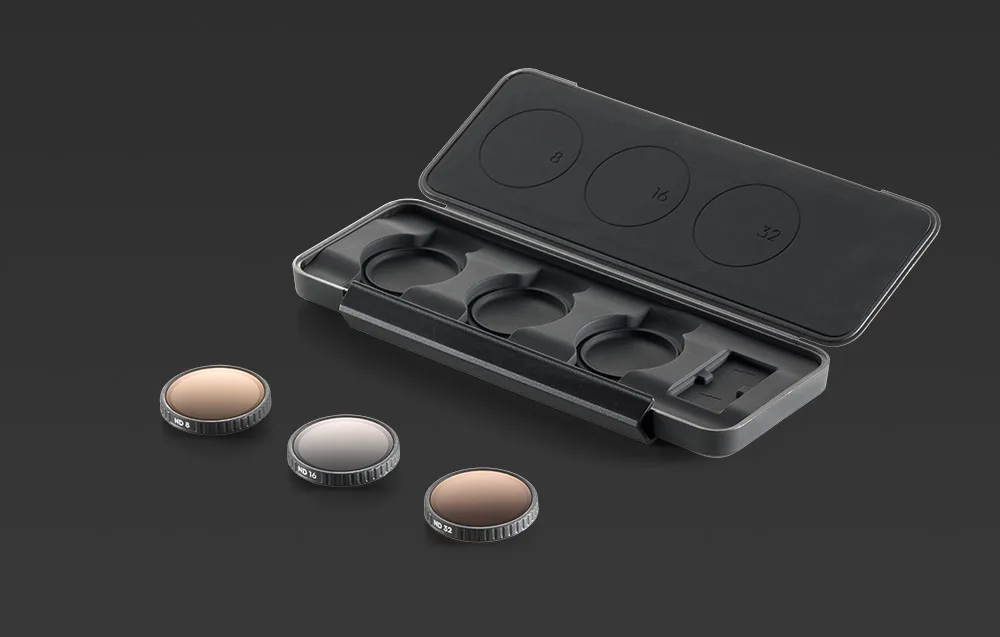 Zestaw trzech filtrów ND DJI Osmo Nano (ND8, ND16, ND32) leżących obok otwartego etui z miejscem na każdy filtr