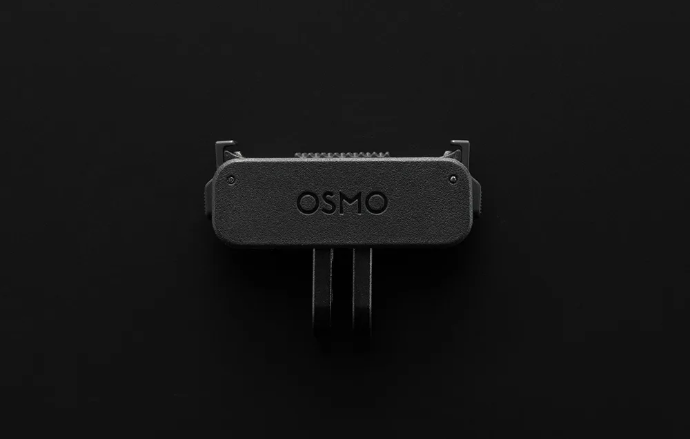 Вигляд зверху на двосторонній магнітний тримач DJI Osmo на чорному тлі, з логотипом і кріпленням у стилі GoPro