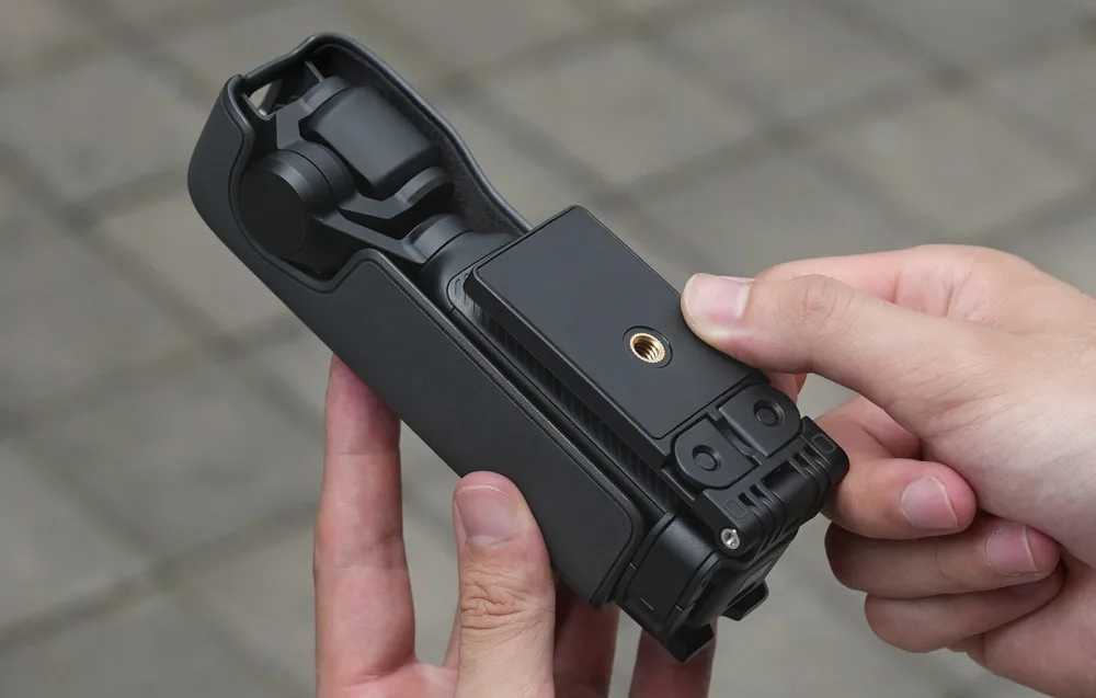 Person holding a DJI Osmo Pocket 3 with the Sunnylife 761V3 magnetic mount adapter attached