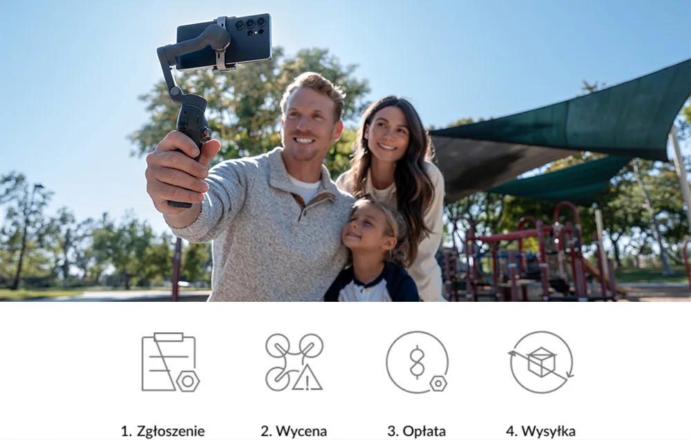 Mężczyzna trzyma telefon na gimbalu i robi selfie z rodziną na placu zabaw; poniżej cztery ikony z podpisami: Zgłoszenie, Wycena, Opłata, Wysyłka