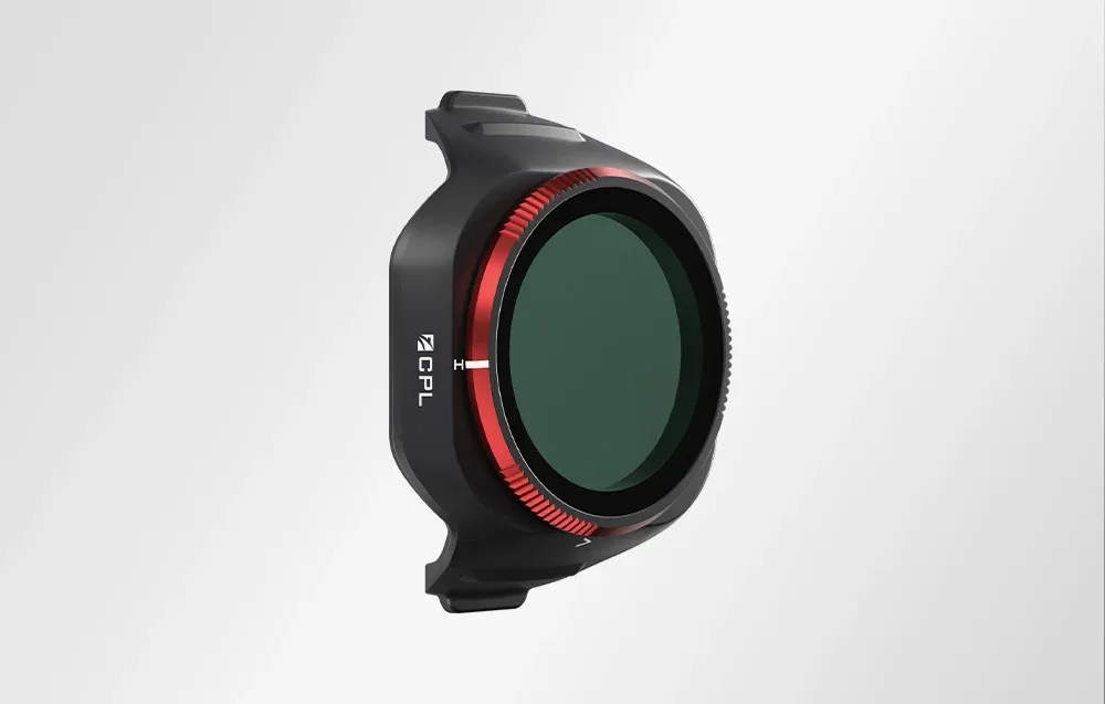 Поляризаційний фільтр Freewell CPL для DJI Mini 5 Pro з червоною рамкою та темно-зеленим склом, вигляд збоку
