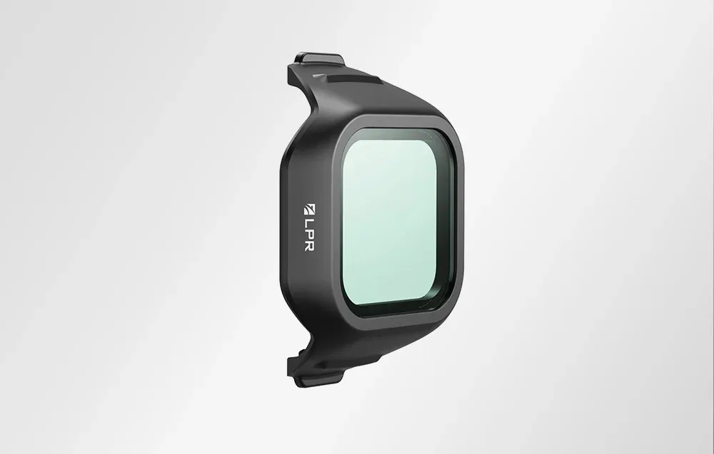 Бічний вигляд фільтра Freewell LPR для DJI Mini 5 Pro у чорній рамці на білому тлі