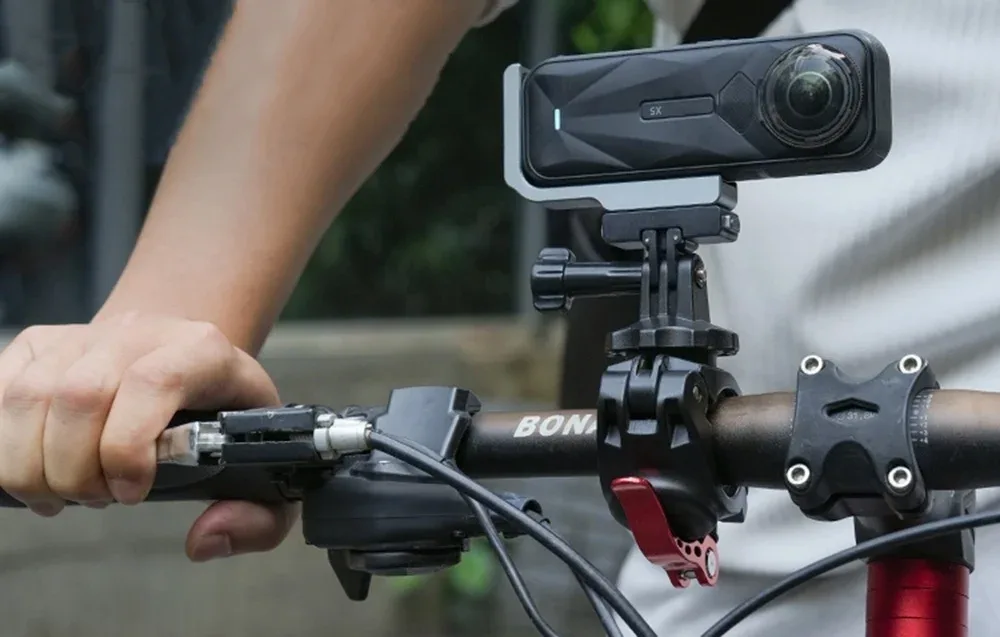 Sunnylife aluminum mount with action camera installed horizontally on a bicycle handlebar