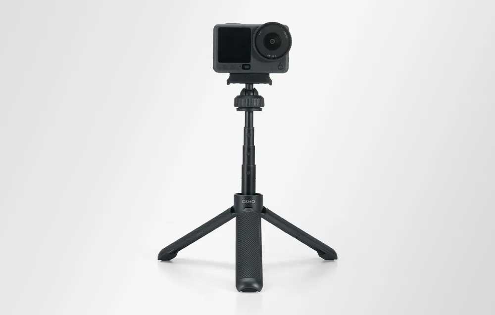 Złożony wysięgnik teleskopowy DJI do kamer sportowych na szarym tle
