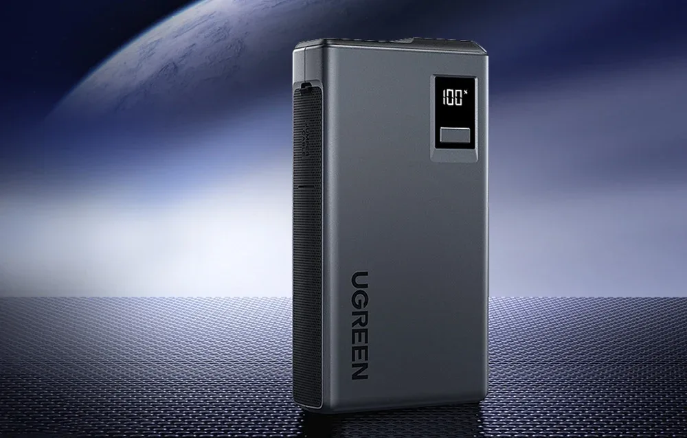UGREEN ES702 jump starter and power bank
