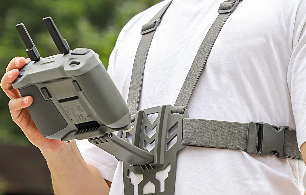 Mocowanie na klatkę piersiową Sunnylife do kontrolera DJI RC / RC 2