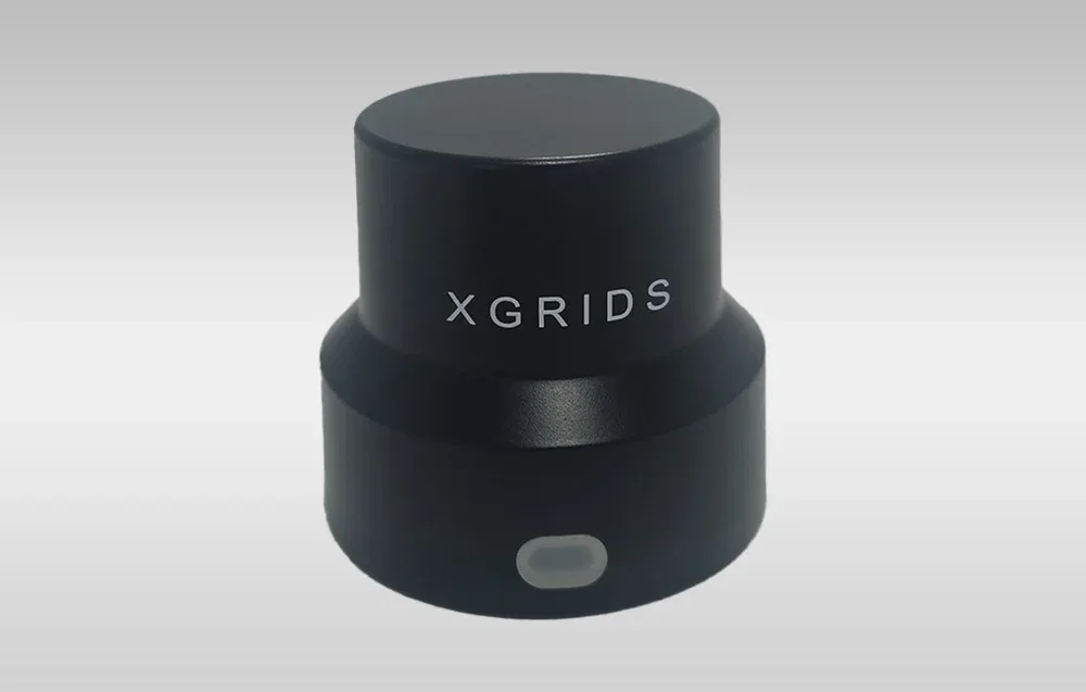 RTK-модуль XGRIDS Lixel L2 Pro на світлому фоні