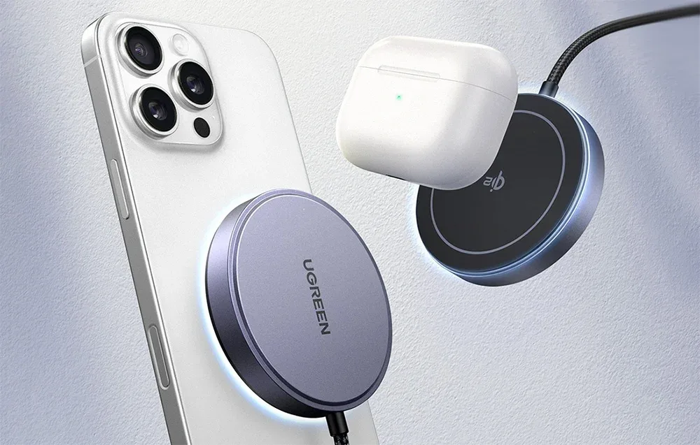 UGREEN W703 15W magnetic wireless charger charging an iPhone