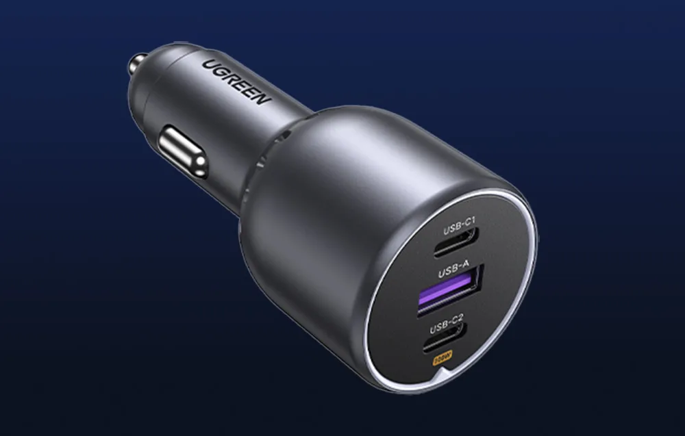 Компактний автомобільний зарядний пристрій Ugreen EC705 у чорному кольорі