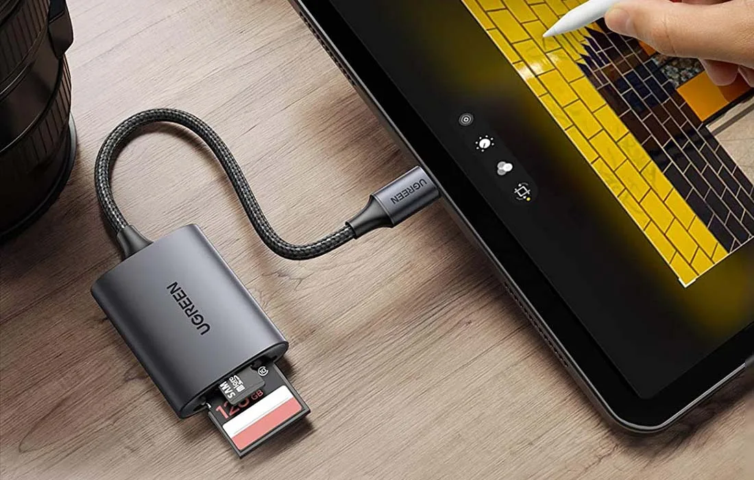 UGREEN CM401 USB-C card reader connected to compatible devices