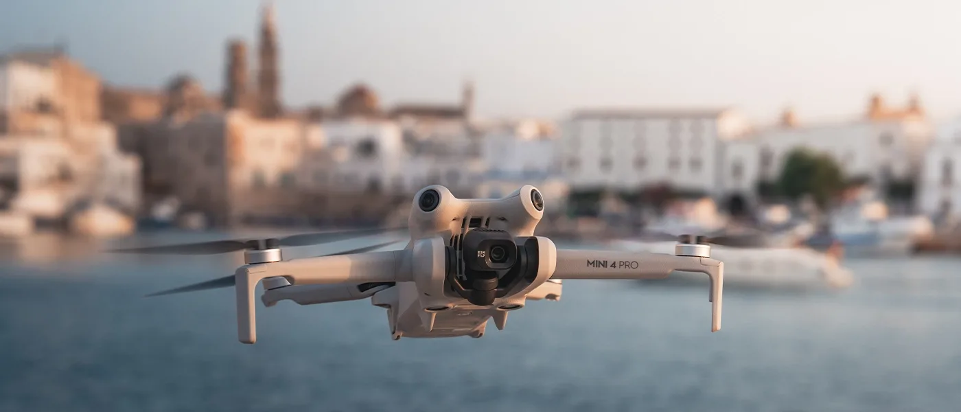 DJI Mini 4 lifestyle nad wodą