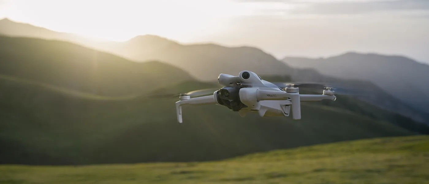 DJI Mini 4 lifestyle góry