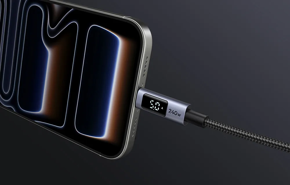 Kabel USB-C z wyświetlaczem podłączony do smartfona