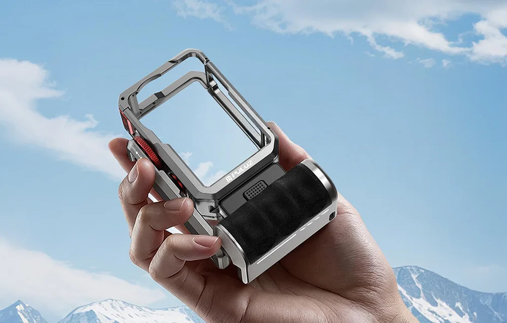 Puluz expansion cage held in hand, showing the handle and frame design