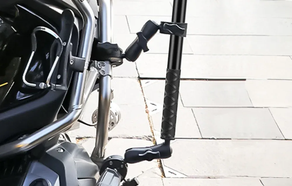 Close-up of the durable PULUZ handlebar camera mount construction
