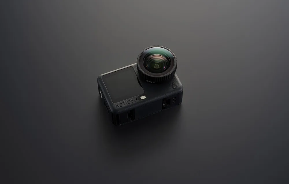 Kamera DJI Osmo Action 6 z zamontowanym obiektywem FOV Boost