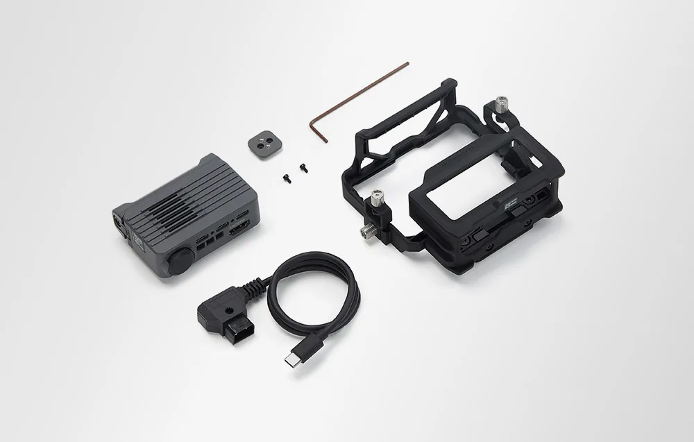 Zestaw akcesoriów DJI SDR Transmission 2 Expansion na jasnoszarym tle