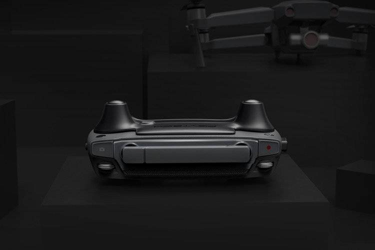 Zabezpieczenie drążków PGYTECH zamontowane na aparaturze DJI Mavic 2