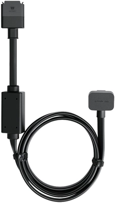 zwinięty czarny kabel z dużymi wtyczkami na szarym tle