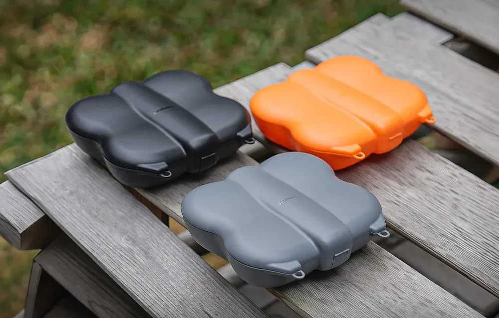 Mini etui z karabińczykiem Sunnylife do DJI Neo 2 w kolorze pomarańczowym