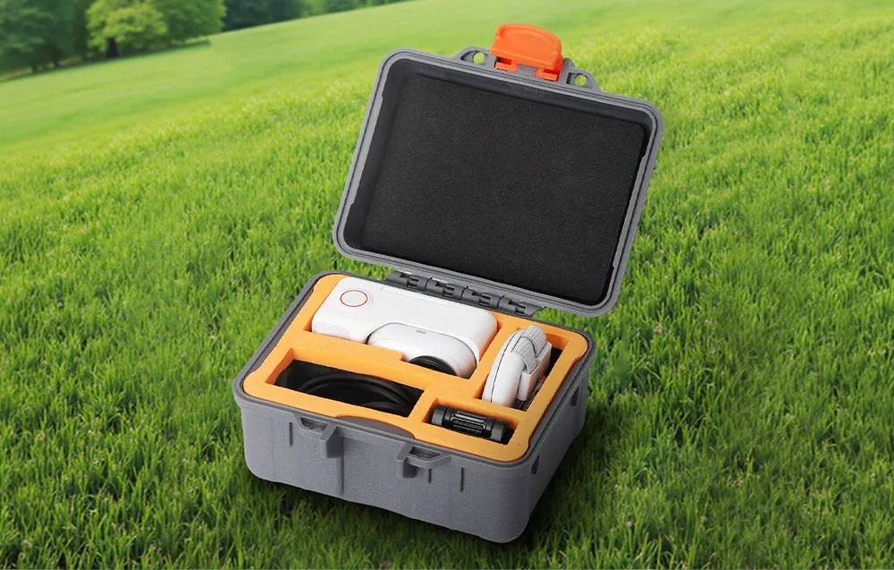 Wnętrze etui Sunnylife AQX-23 z miejscem na Insta360 GO Ultra i akcesoria